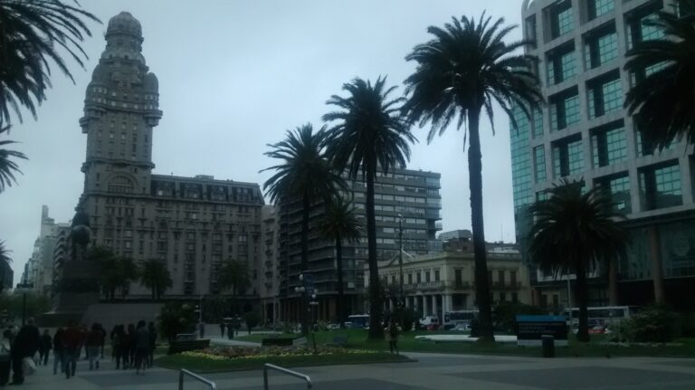 Uruguay comienza un drástico plan de medidas para frenar el coronavirus y el turismo agoniza