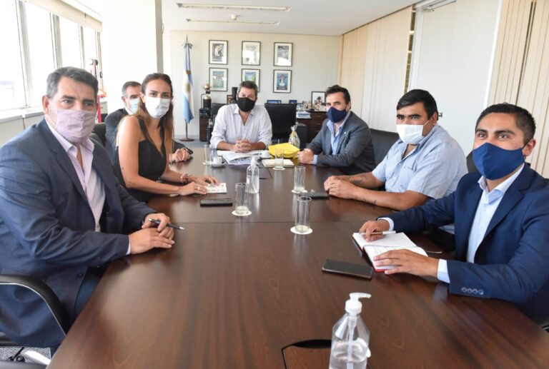 Lammens recibió a intendentes de Neuquén que analizaron proyectos de infraestructura junto al Secretario de Energía
