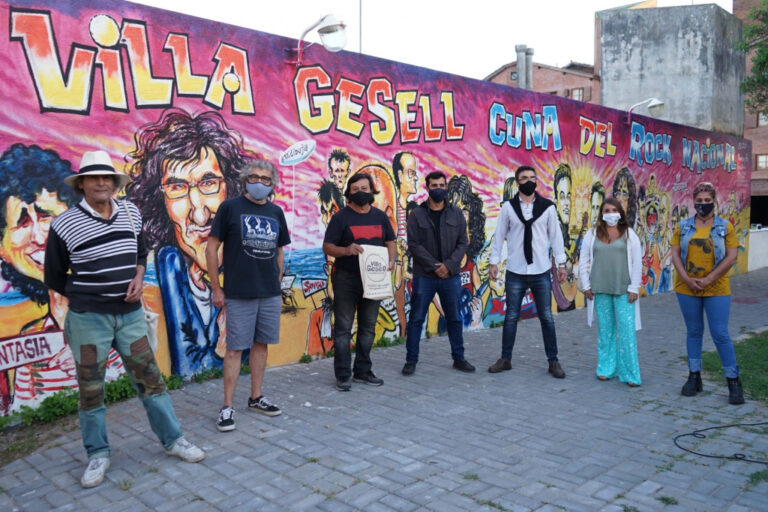 El mural de rock nacional más grande del país quedó plasmado en Villa Gesell