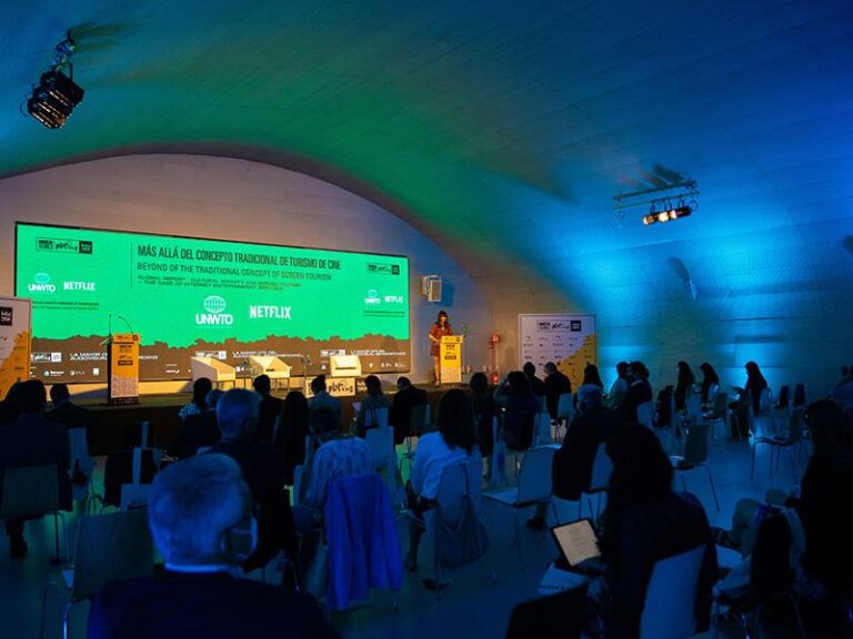 La OMT y Netflix se asocian para representar el turismo de pantalla