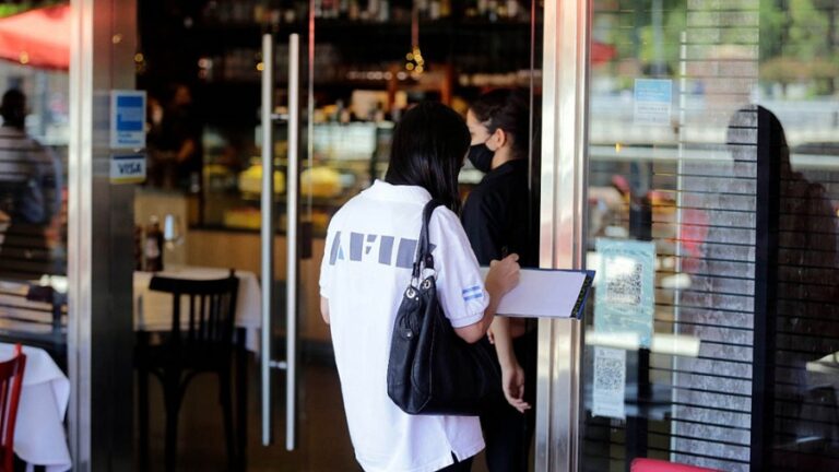 La AFIP aplicó multas millonarias por facturación irregular y trabajo en negro en algunos restaurantes de Puerto Madero