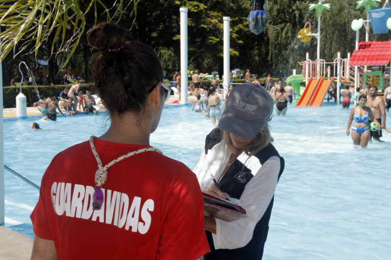 La AFIP detectó informalidad laboral en parques acuáticos y piletas