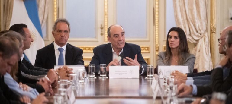 Insólito: piden a privados que bajen tarifas de turismo y el gobierno aumentó 350% el tren hacia Mar del Plata