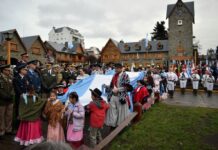 Bariloche conmemora el 25 de Mayo con acto oficial, desfile y locro popular en el Centro Cívico