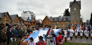 Bariloche conmemora el 25 de Mayo con acto oficial, desfile y locro popular en el Centro Cívico