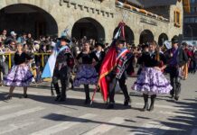 Banderas, desfile y una plaza repleta: Bariloche conmemoró el 25 de Mayo con una gran celebración popular