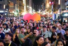 Pantalla gigante y propuestas gastronómicas para vivir a la Selección en la calle Corrientes