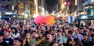 Pantalla gigante y propuestas gastronómicas para vivir a la Selección en la calle Corrientes