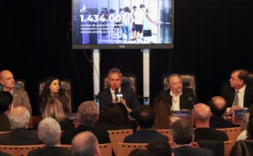 Scioli oficializó vuelos directos de Brasil a la Patagonia y destacó el récord de turistas no limítrofes